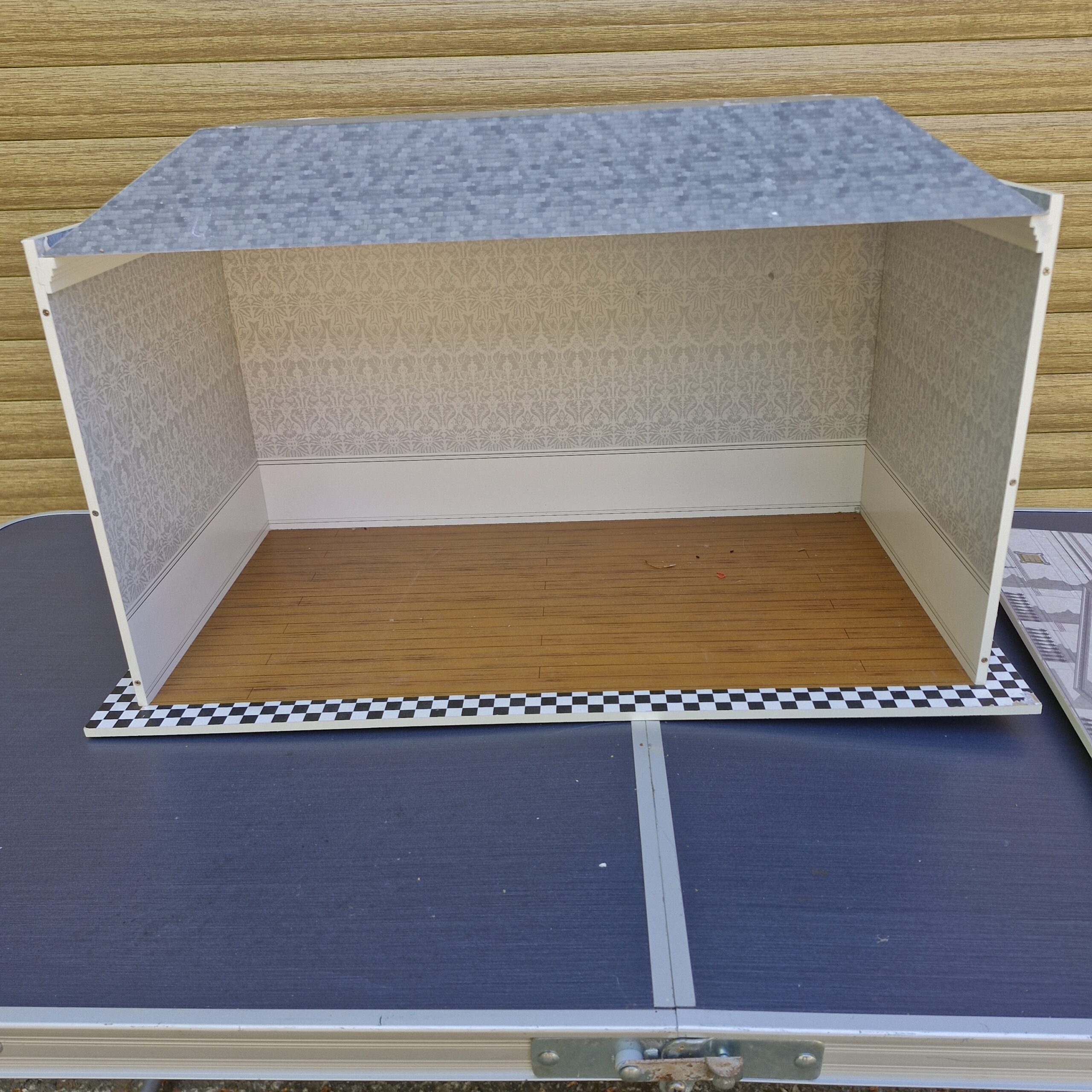 12th scale Preowned Vintage Room Box HNS04