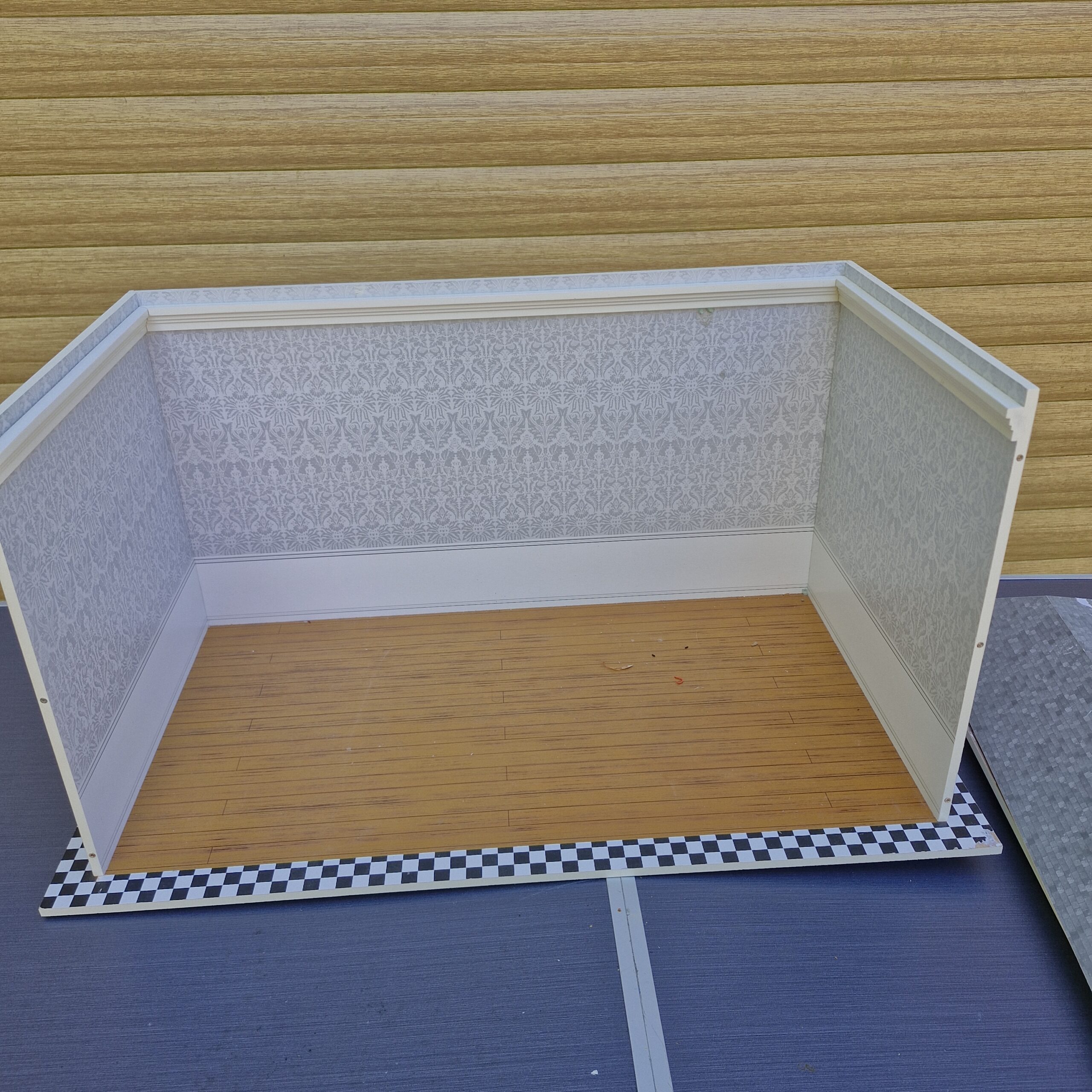 12th scale Preowned Vintage Room Box HNS04
