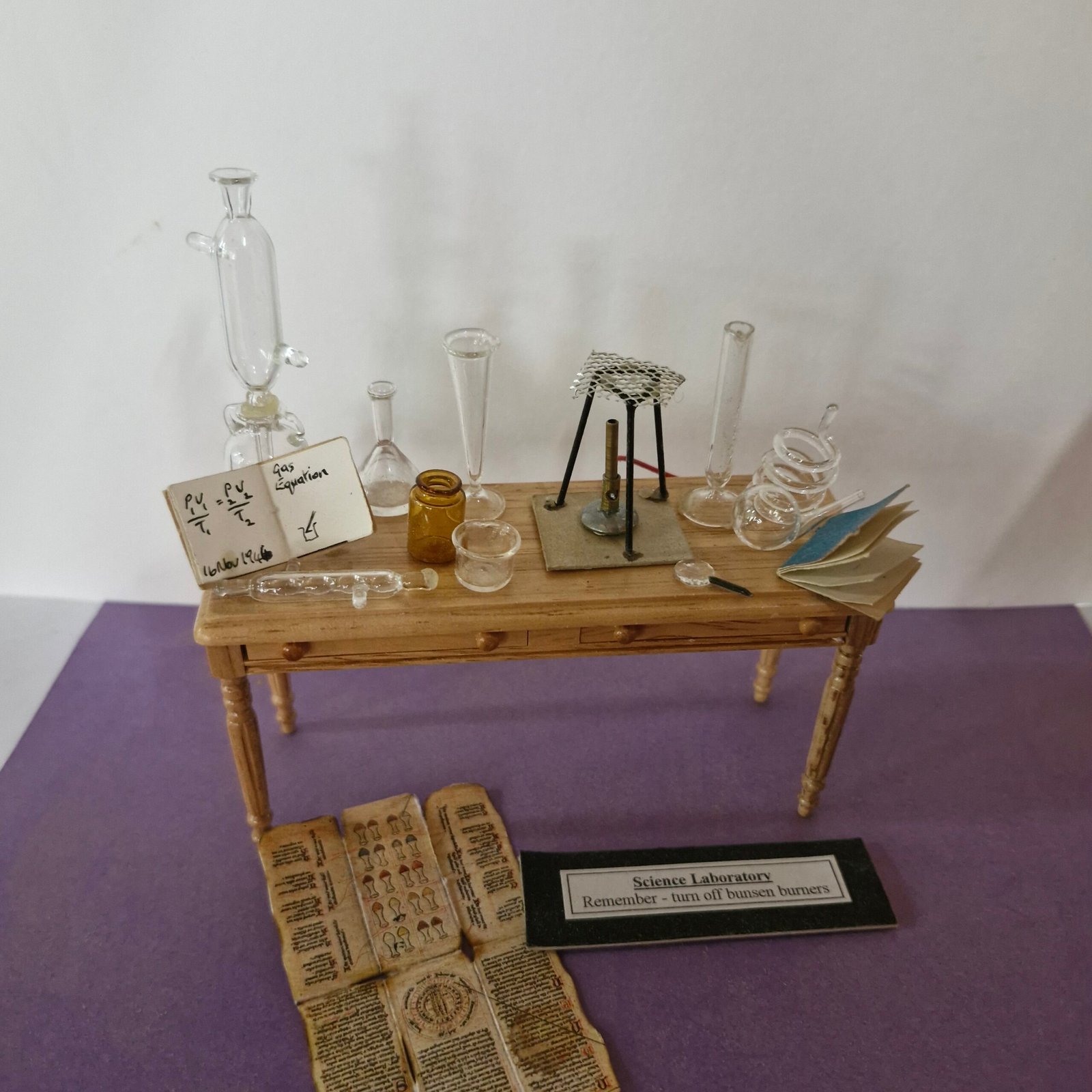 1:12th scale Dolls House Chemist Set with Table Glass by Ray Storey VEF20