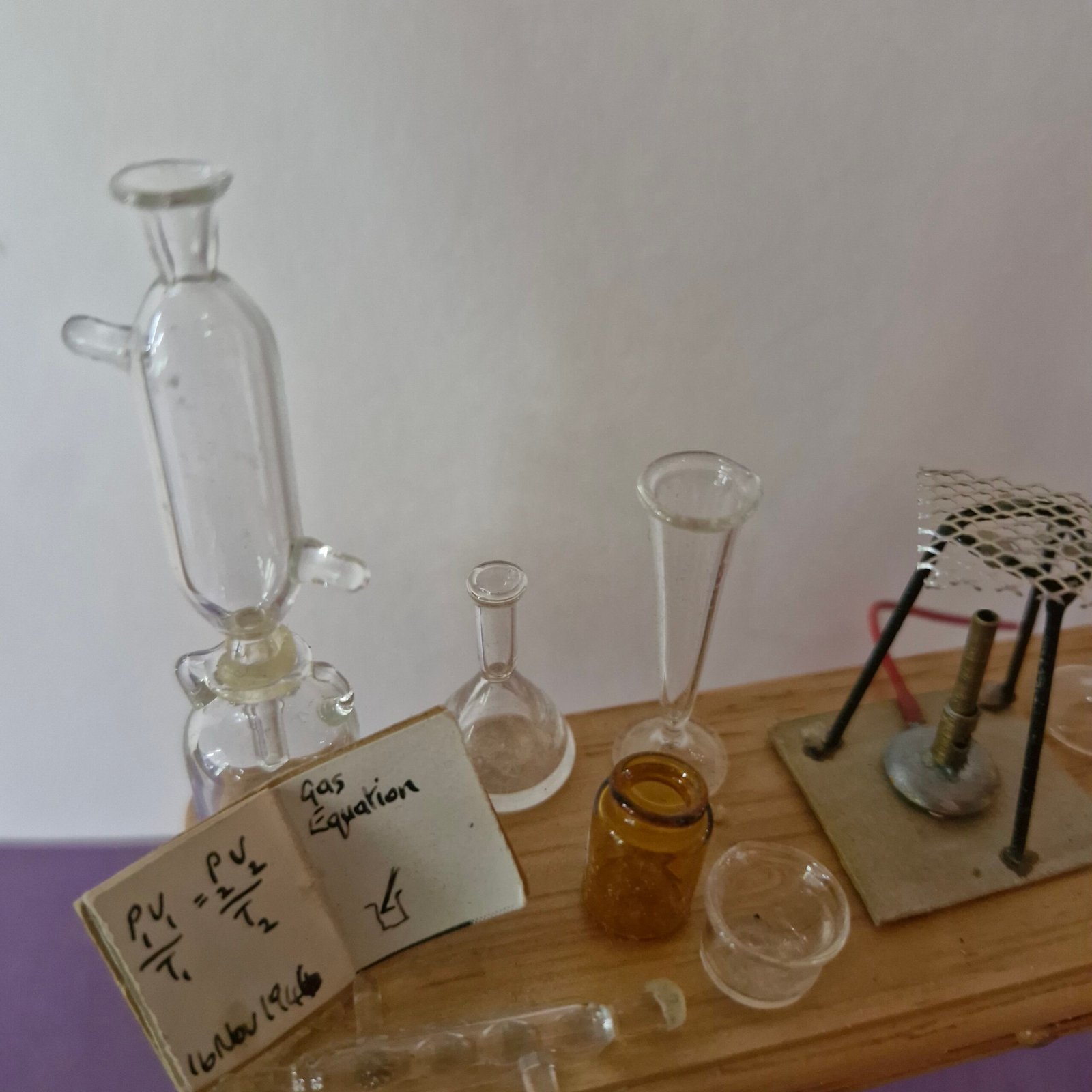 1:12th scale Dolls House Chemist Set with Table Glass by Ray Storey VEF20