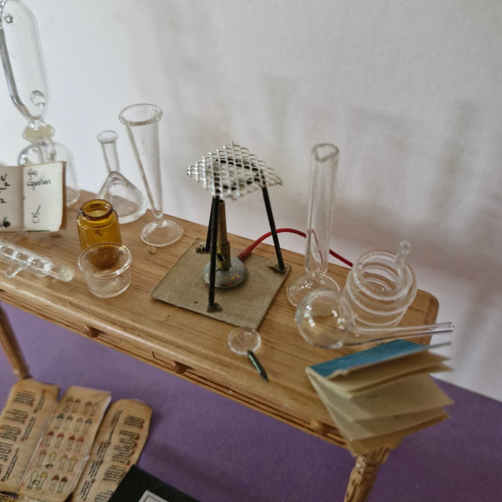 1:12th scale Dolls House Chemist Set with Table Glass by Ray Storey VEF20