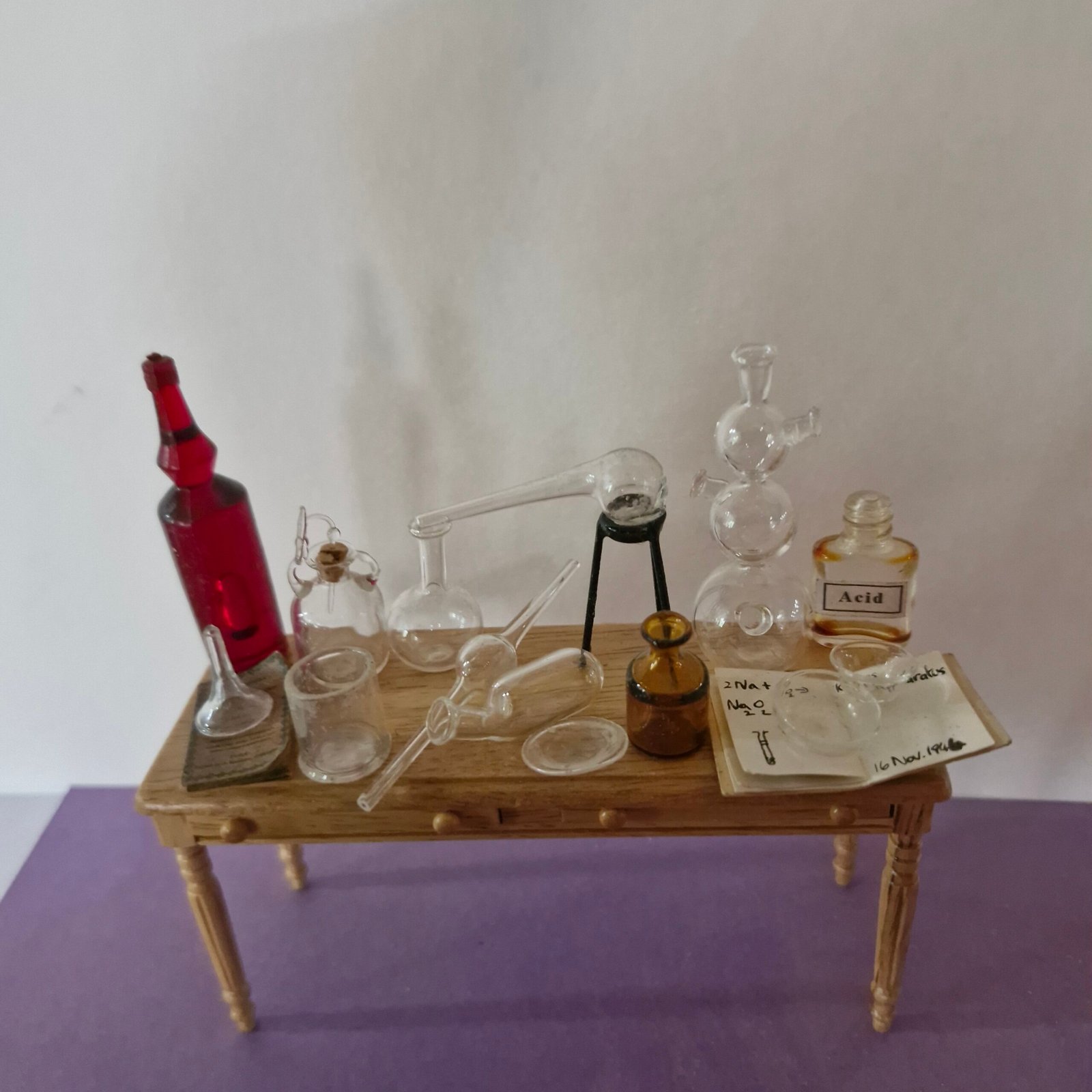 1:12th scale Dolls House Chemist Set with Table Glass by Ray Storey VEF21
