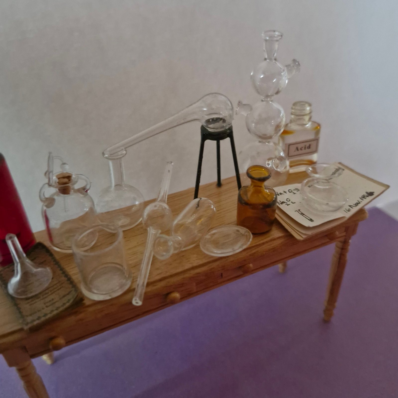 1:12th scale Dolls House Chemist Set with Table Glass by Ray Storey VEF21