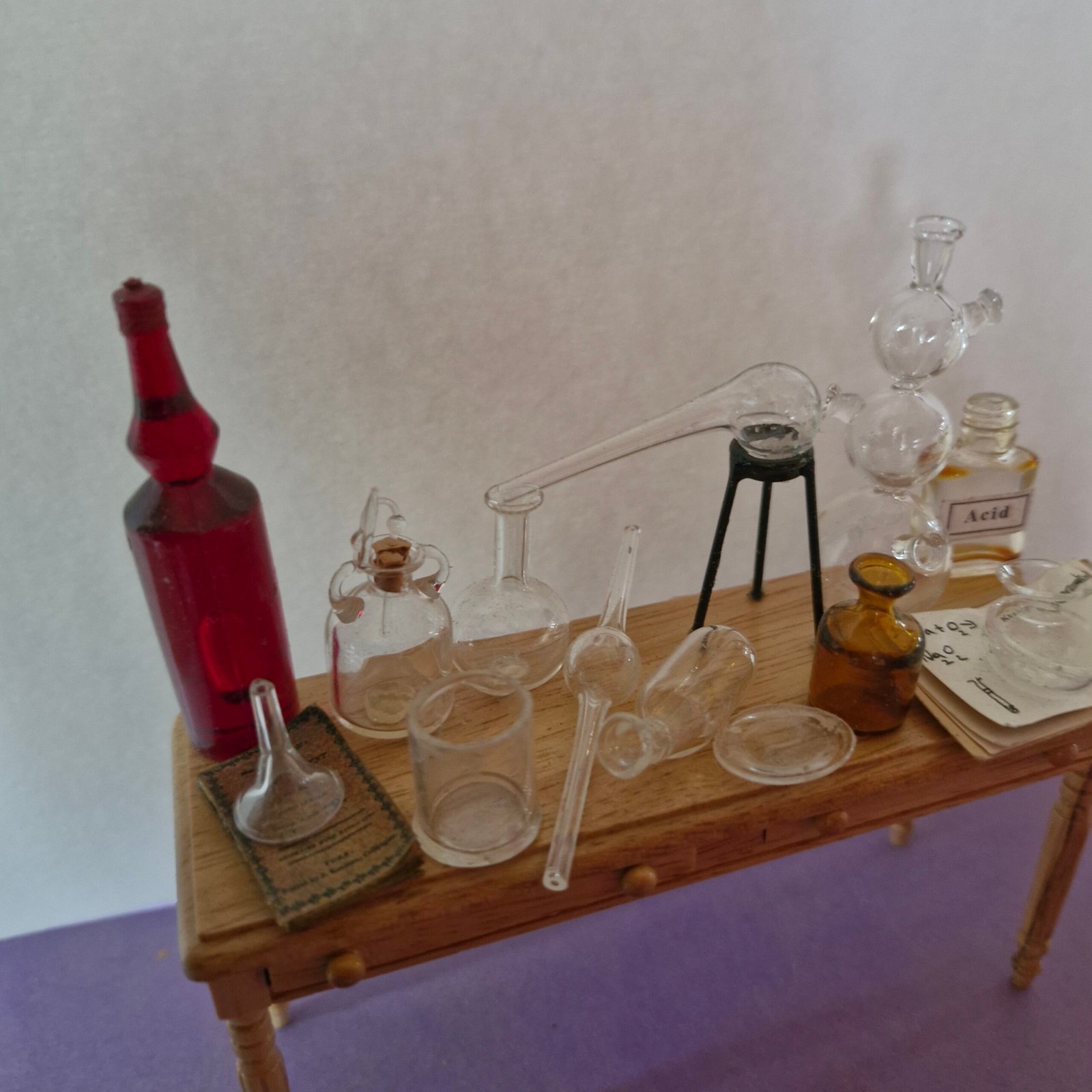 1:12th scale Dolls House Chemist Set with Table Glass by Ray Storey VEF21