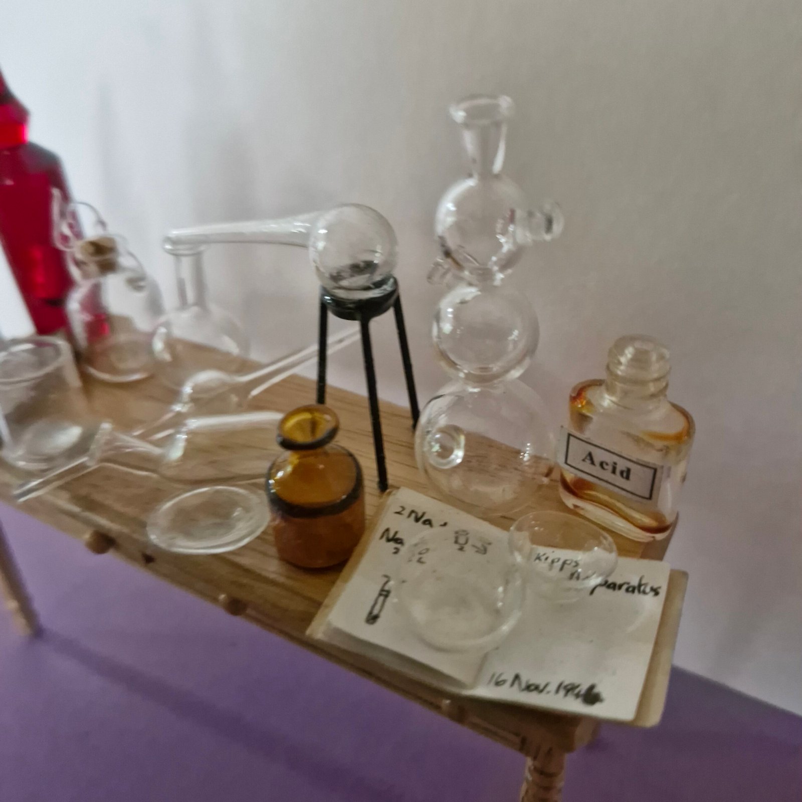 1:12th scale Dolls House Chemist Set with Table Glass by Ray Storey VEF21