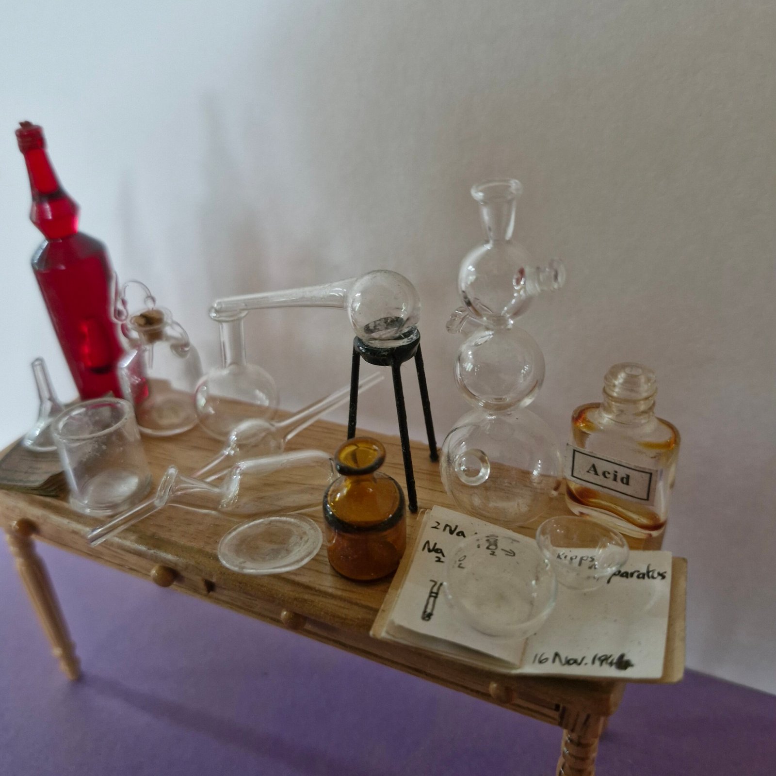 1:12th scale Dolls House Chemist Set with Table Glass by Ray Storey VEF21