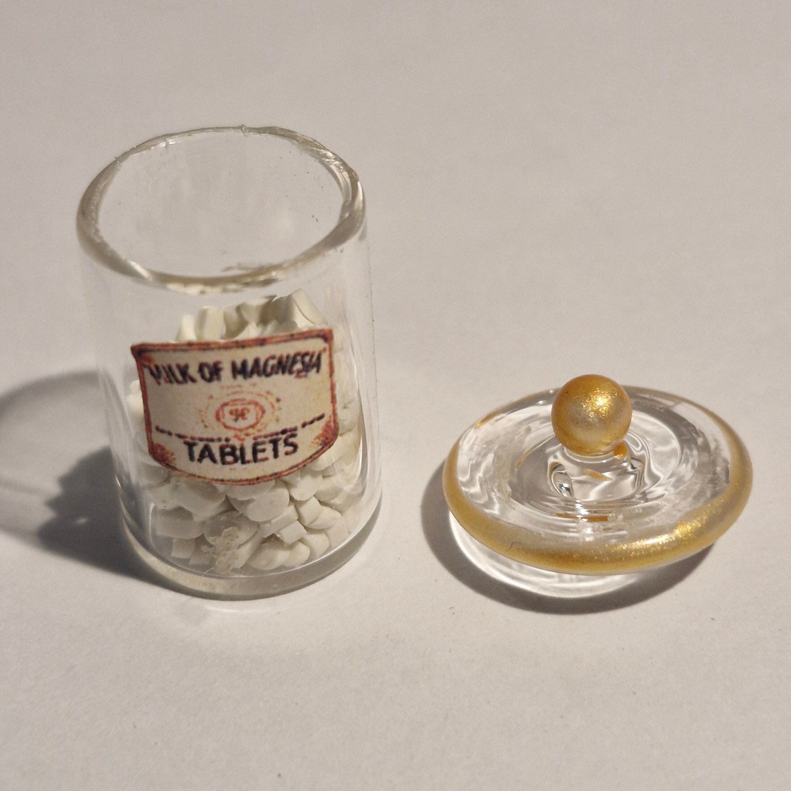 1:12th scale Dolls House Glass Jar with Tablets VEF35