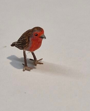1:12th scale Dolls House Robin  one of the finest miniature Birds  VEF45