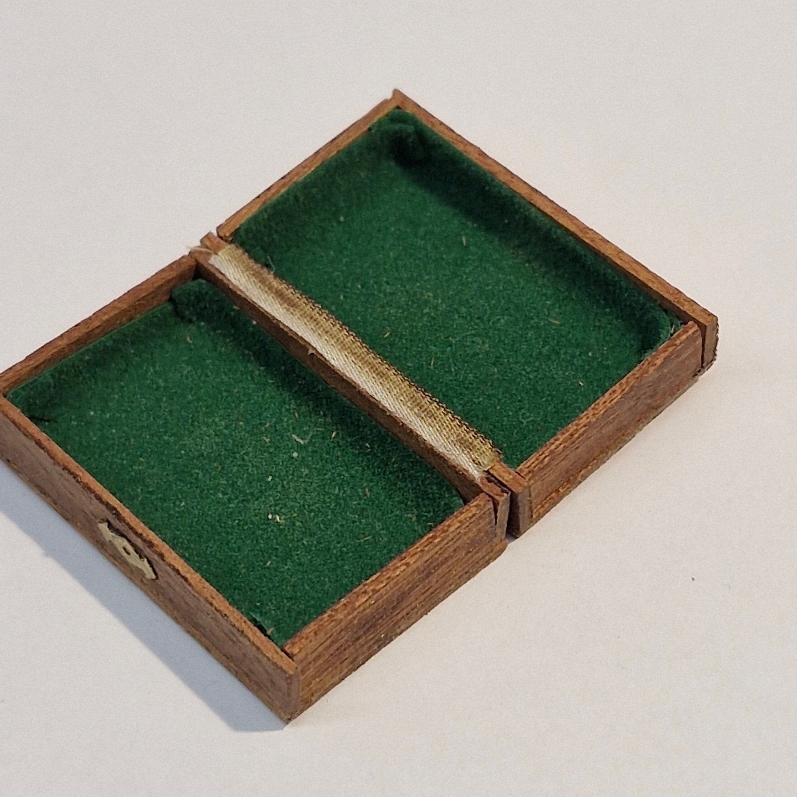1:12th scale Dolls House Wooden Box VEF41