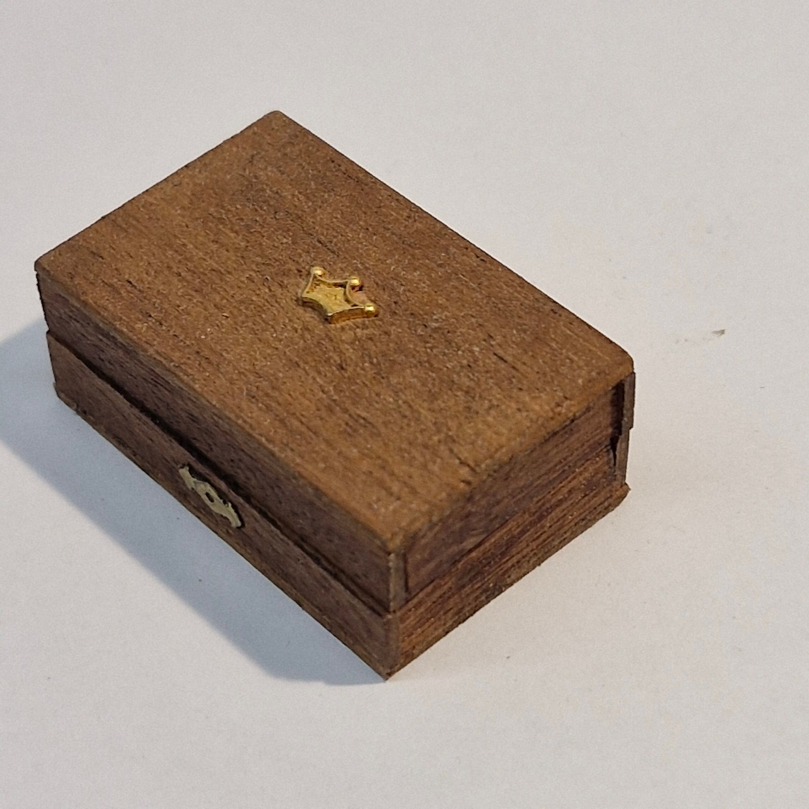 1:12th scale Dolls House Wooden Box VEF41