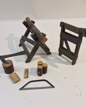 1:12th scale Dolls House Log Cutting set     VEF54