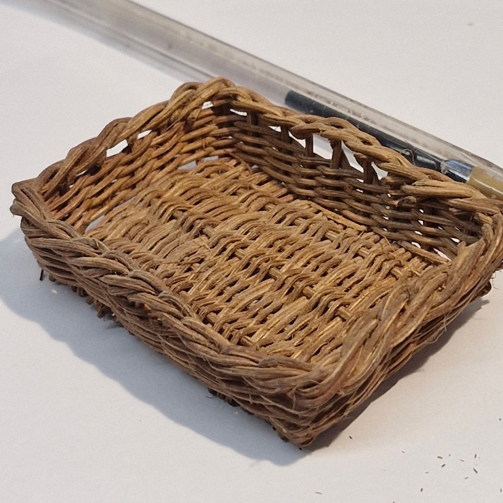 1:12th scale Dolls House Bakers Wicker Basket British made Quality VEF60