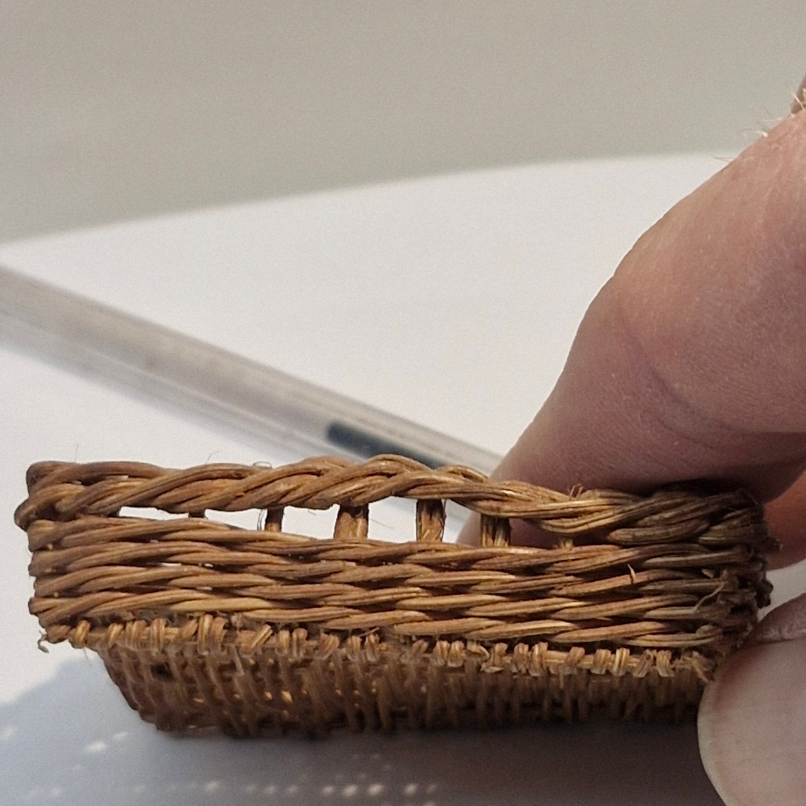 1:12th scale Dolls House Bakers Wicker Basket British made Quality VEF60