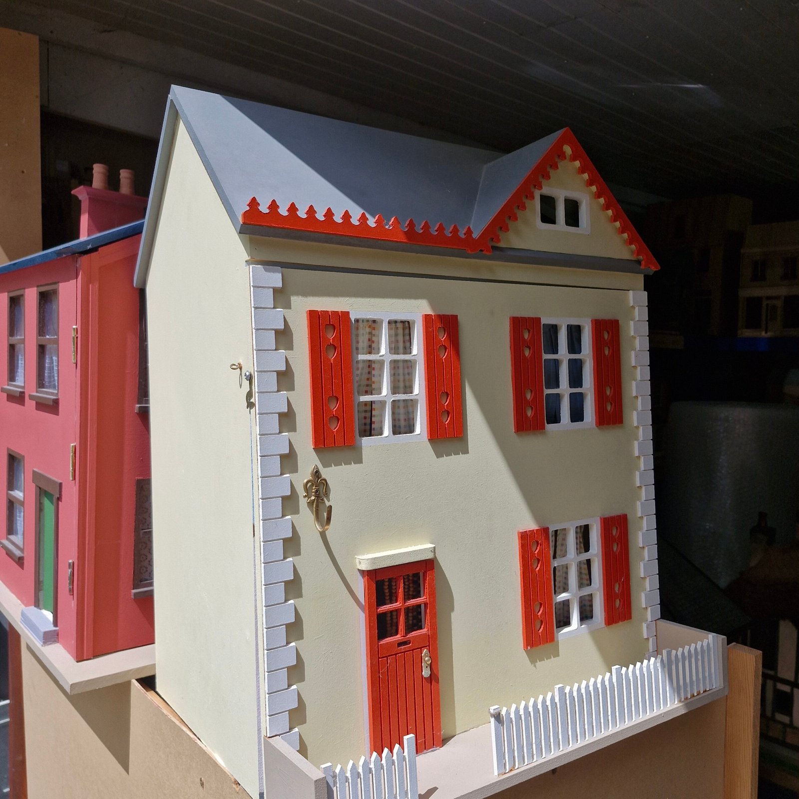 1:12 Scale 4 room small House Ready made Decorated Pre owned HN304