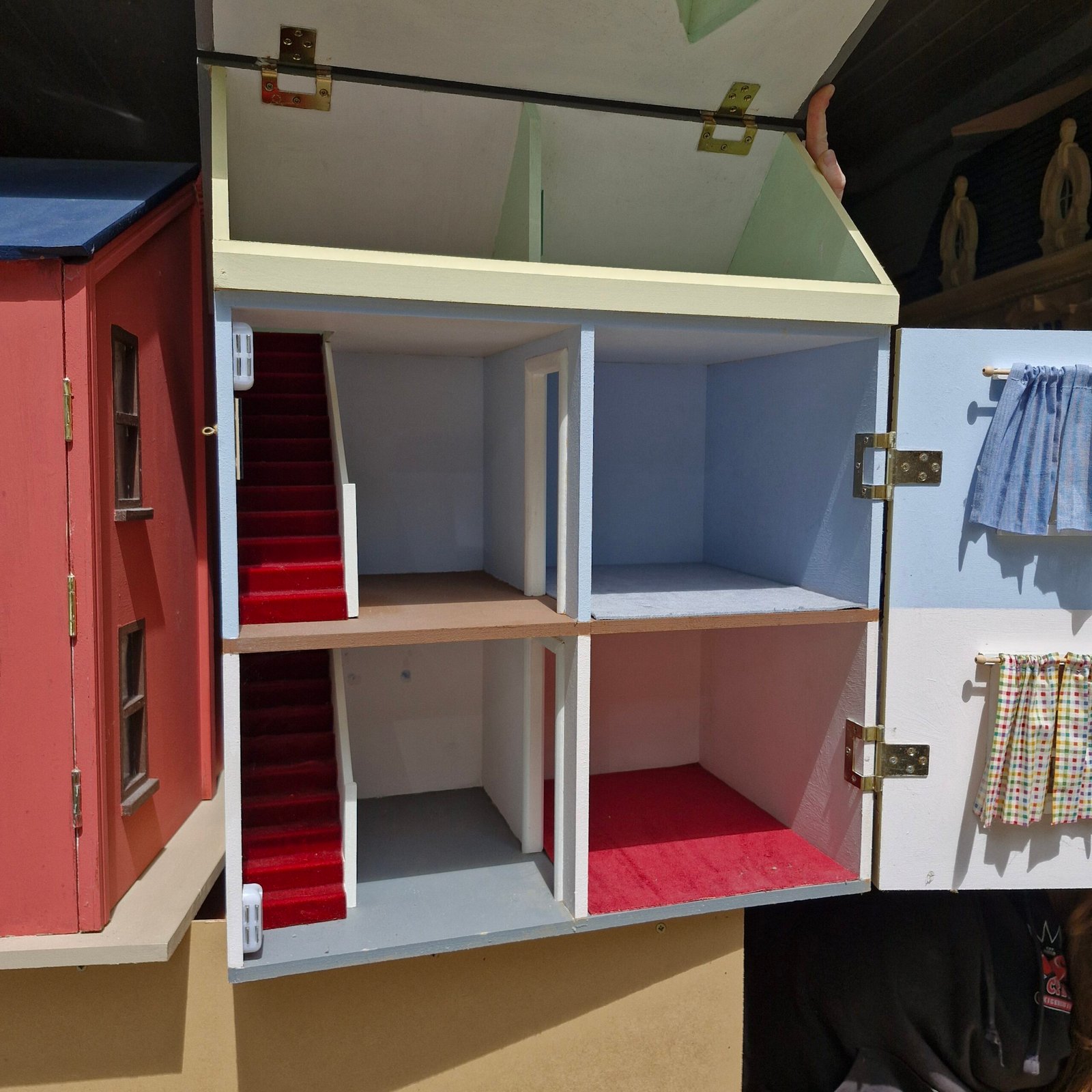1:12 Scale 4 room small House Ready made Decorated Pre owned HN304
