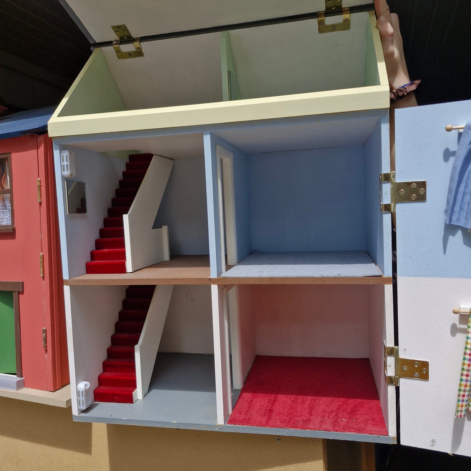 1:12 Scale 4 room small House Ready made Decorated Pre owned HN304