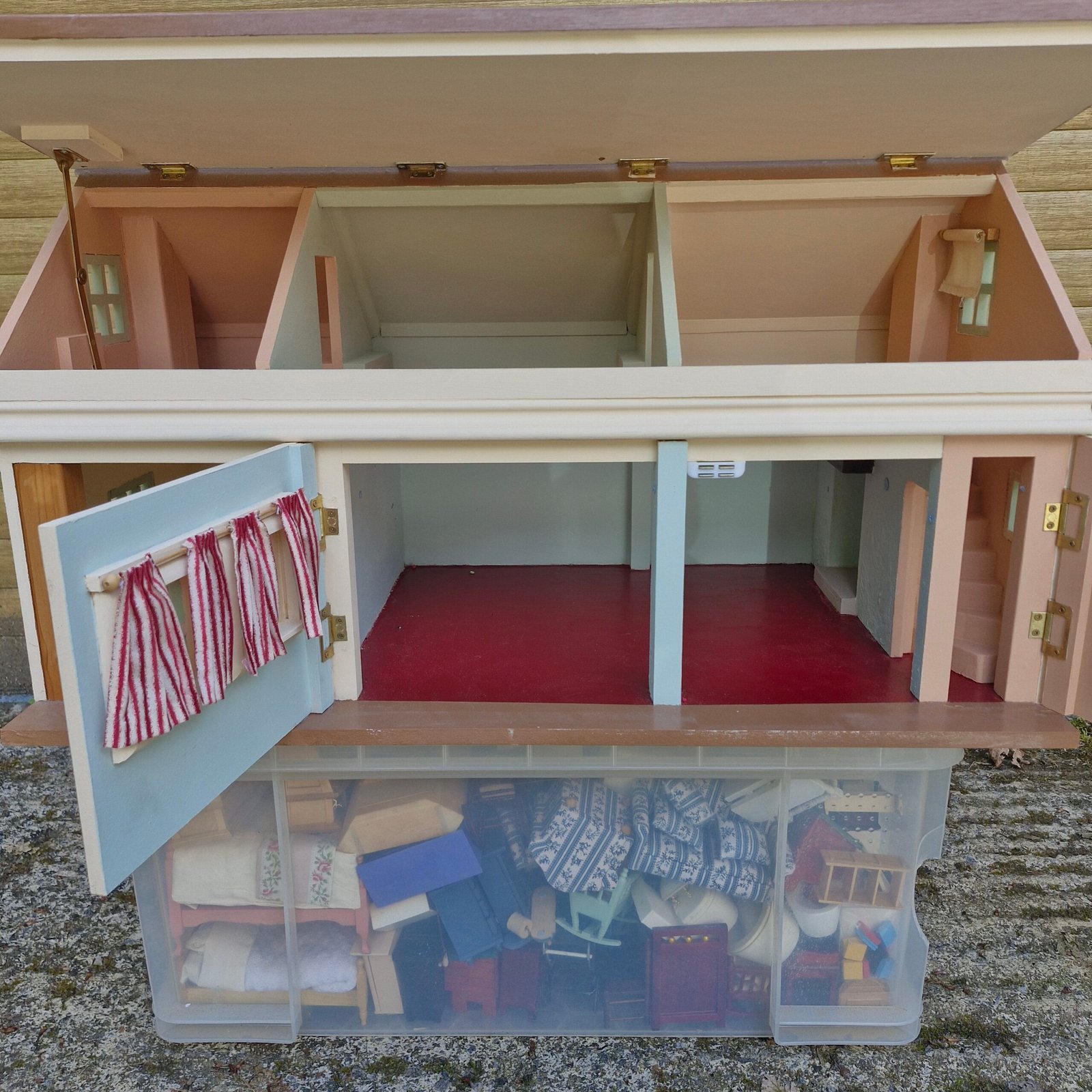 1:12 Scale 4 room Croft style House Ready made Decorated HN305