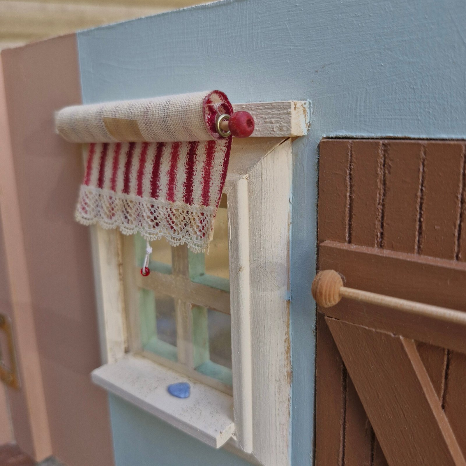 1:12 Scale 4 room Croft style House Ready made Decorated HN305