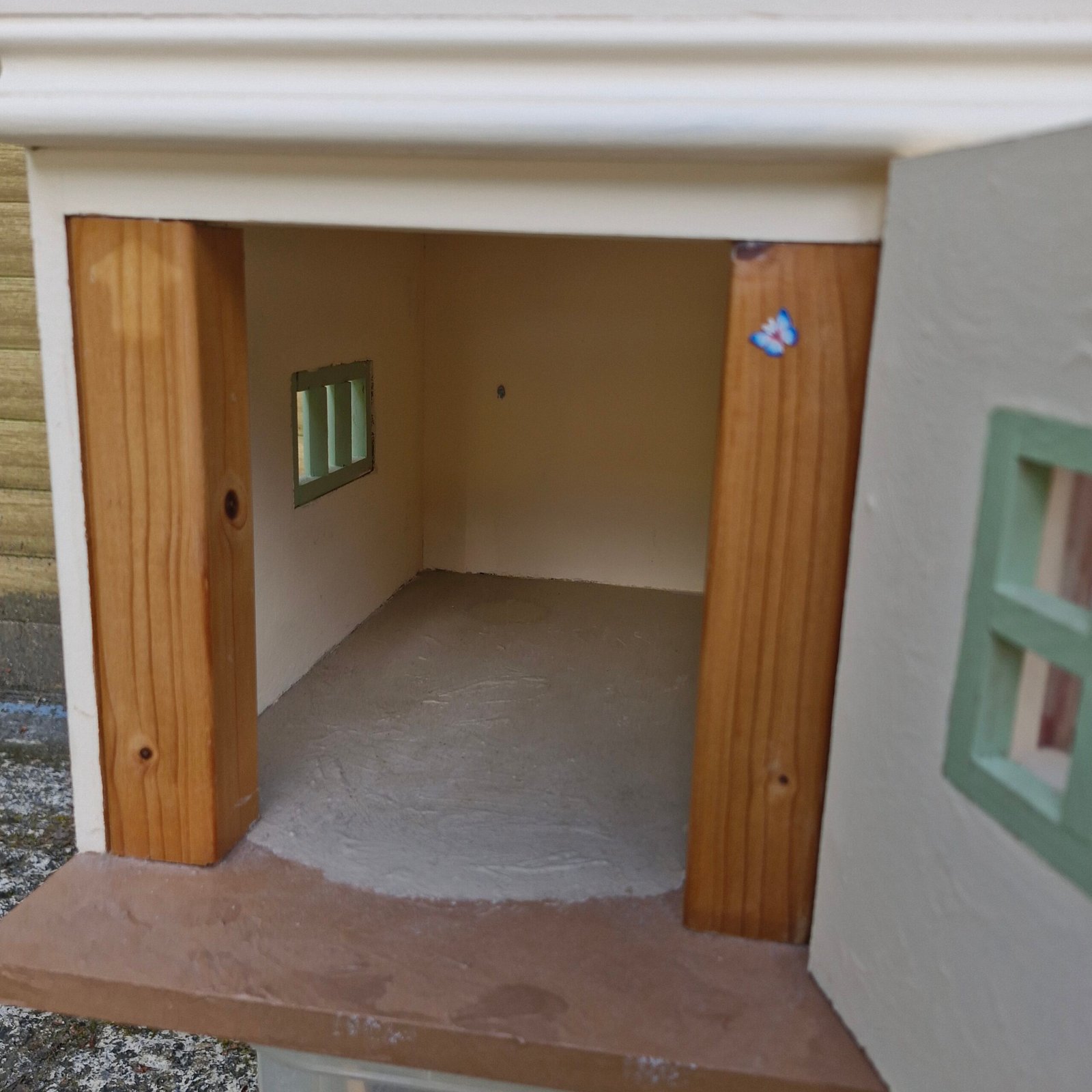 1:12 Scale 4 room Croft style House Ready made Decorated HN305