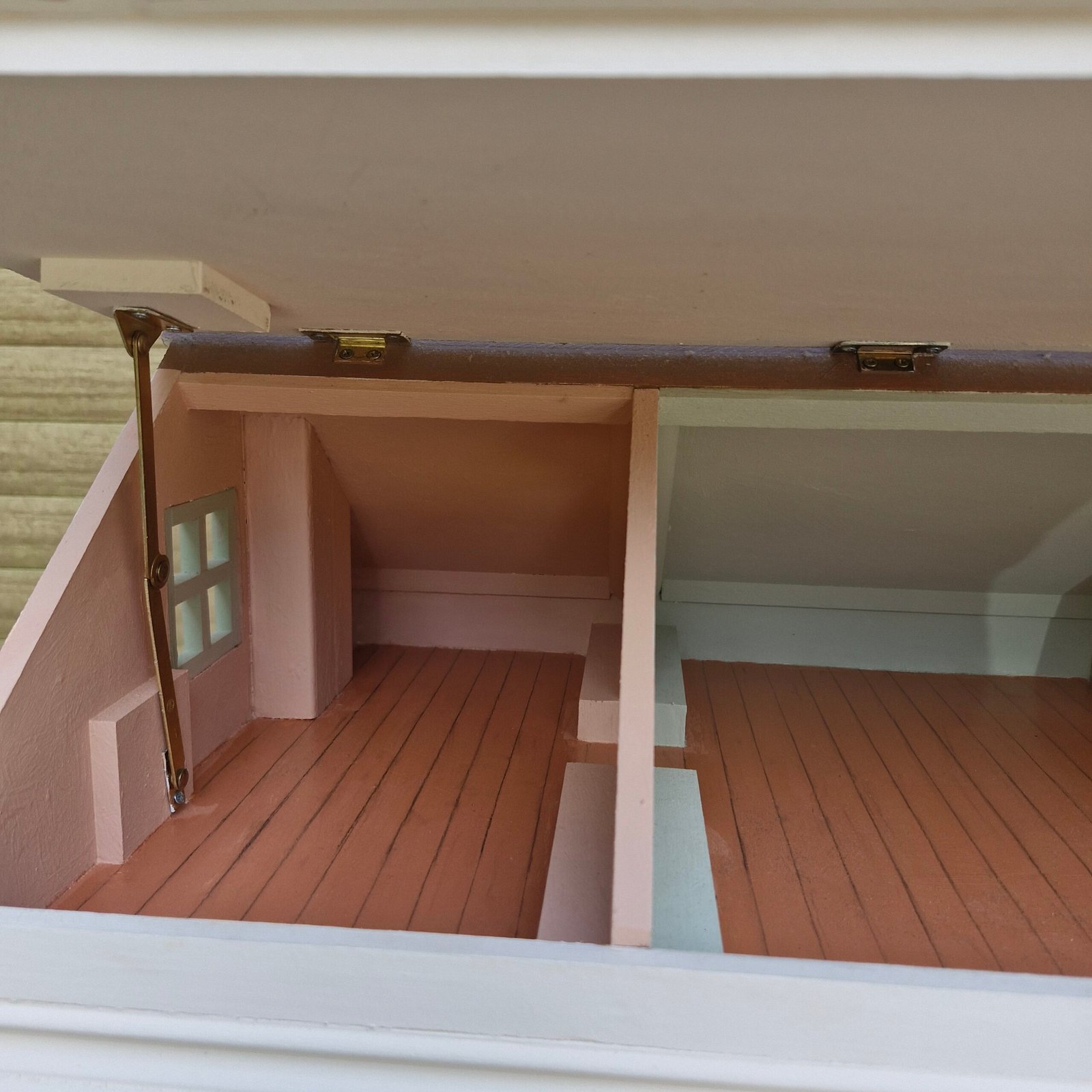 1:12 Scale 4 room Croft style House Ready made Decorated HN305
