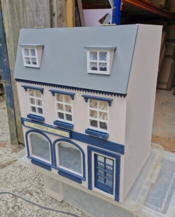 1:12  Large Shop plus 3 rooms  preowned   HN302
