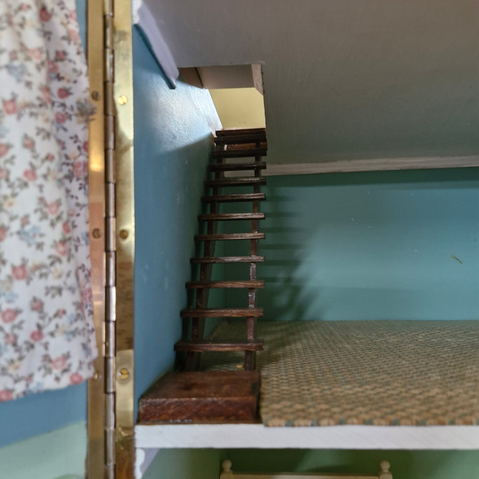 1:12 Scale Double shop with rooms above Ready made Decorated HN308