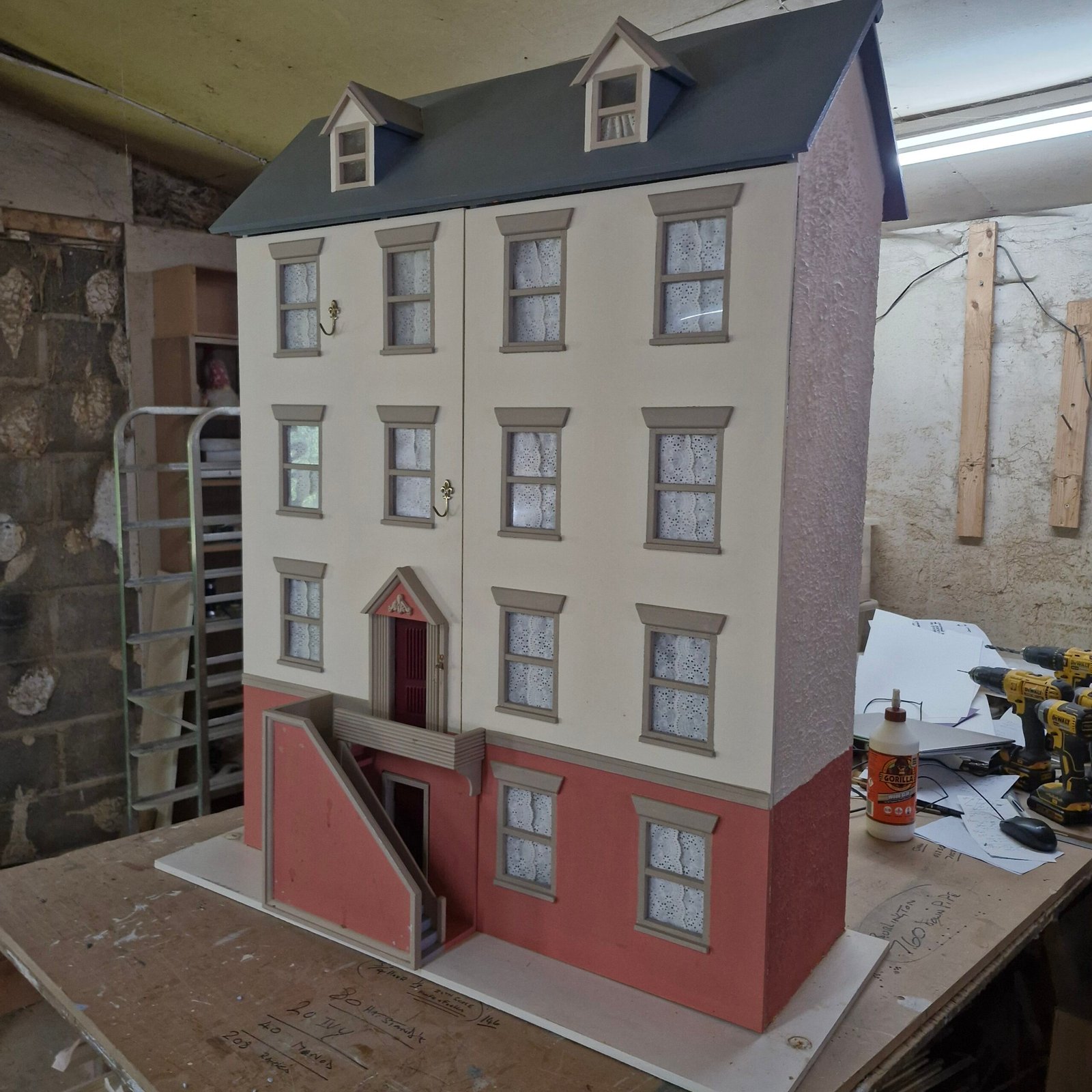 1:12 Scale 11 room Tall House Ready made Decorated 1999 HN309