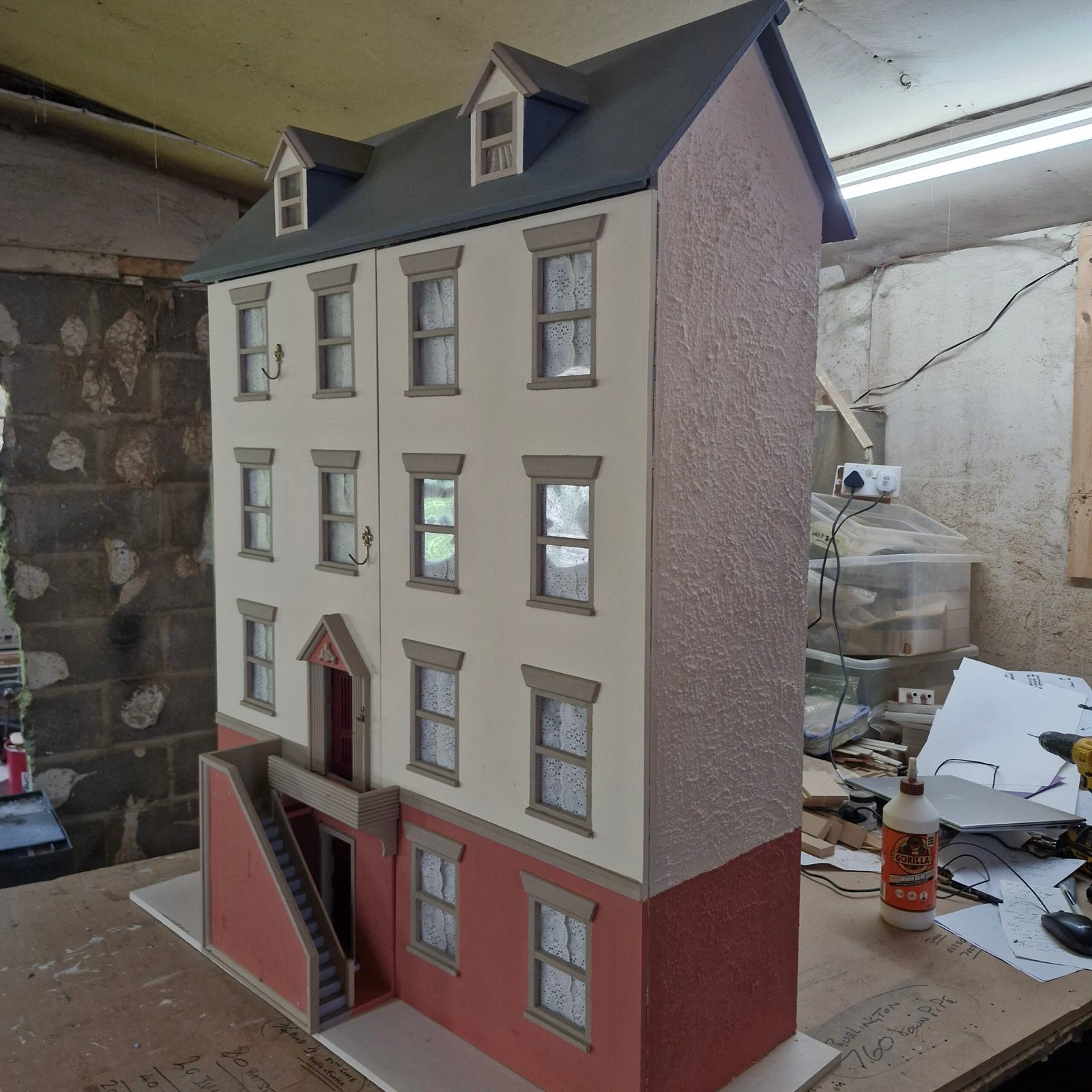 1:12 Scale 11 room Tall House Ready made Decorated 1999 HN309