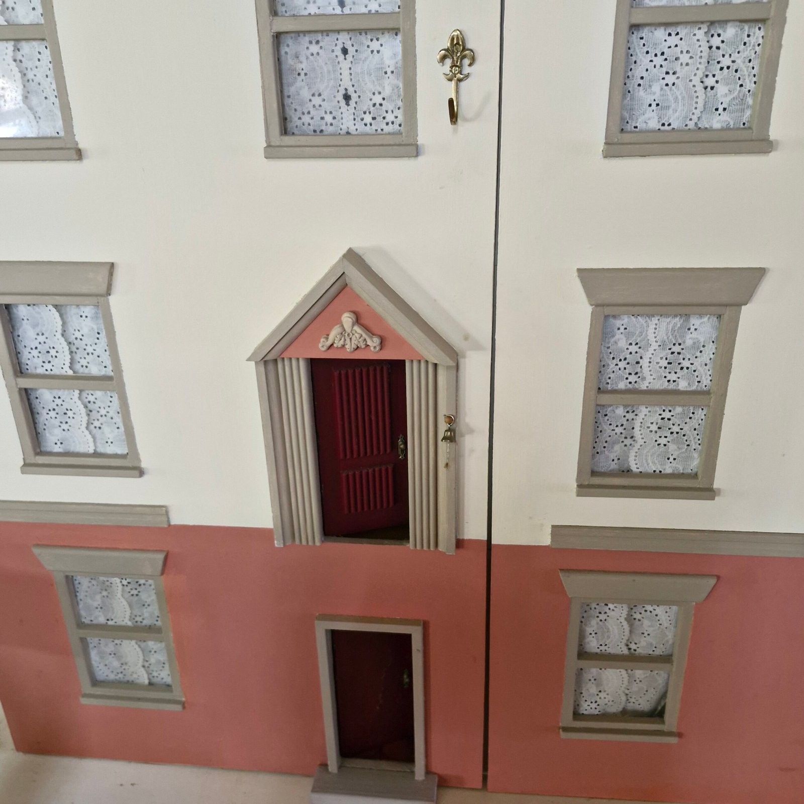 1:12 Scale 11 room Tall House Ready made Decorated 1999 HN309