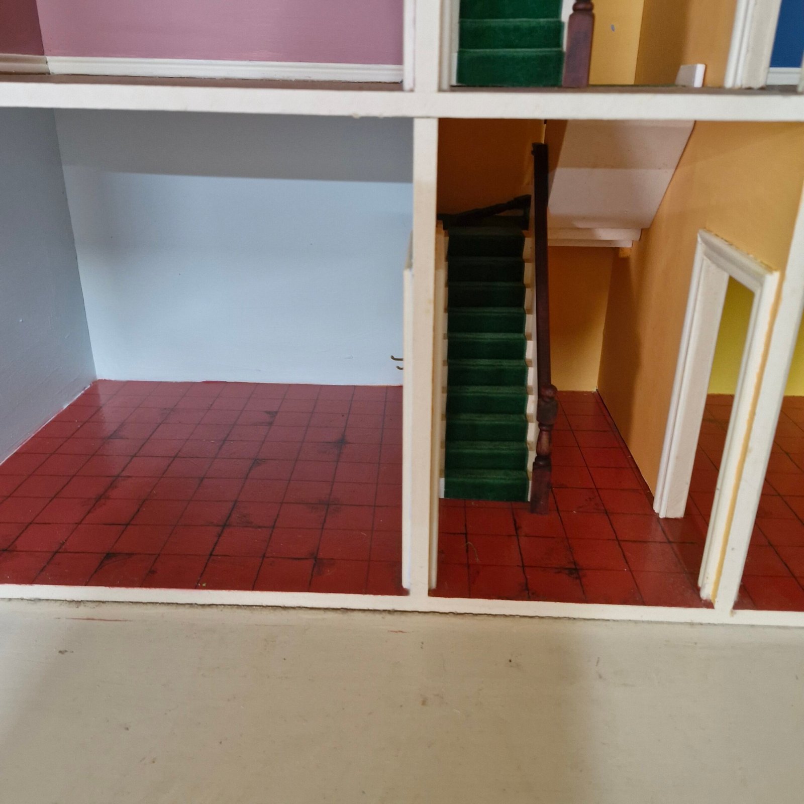 1:12 Scale 11 room Tall House Ready made Decorated 1999 HN309