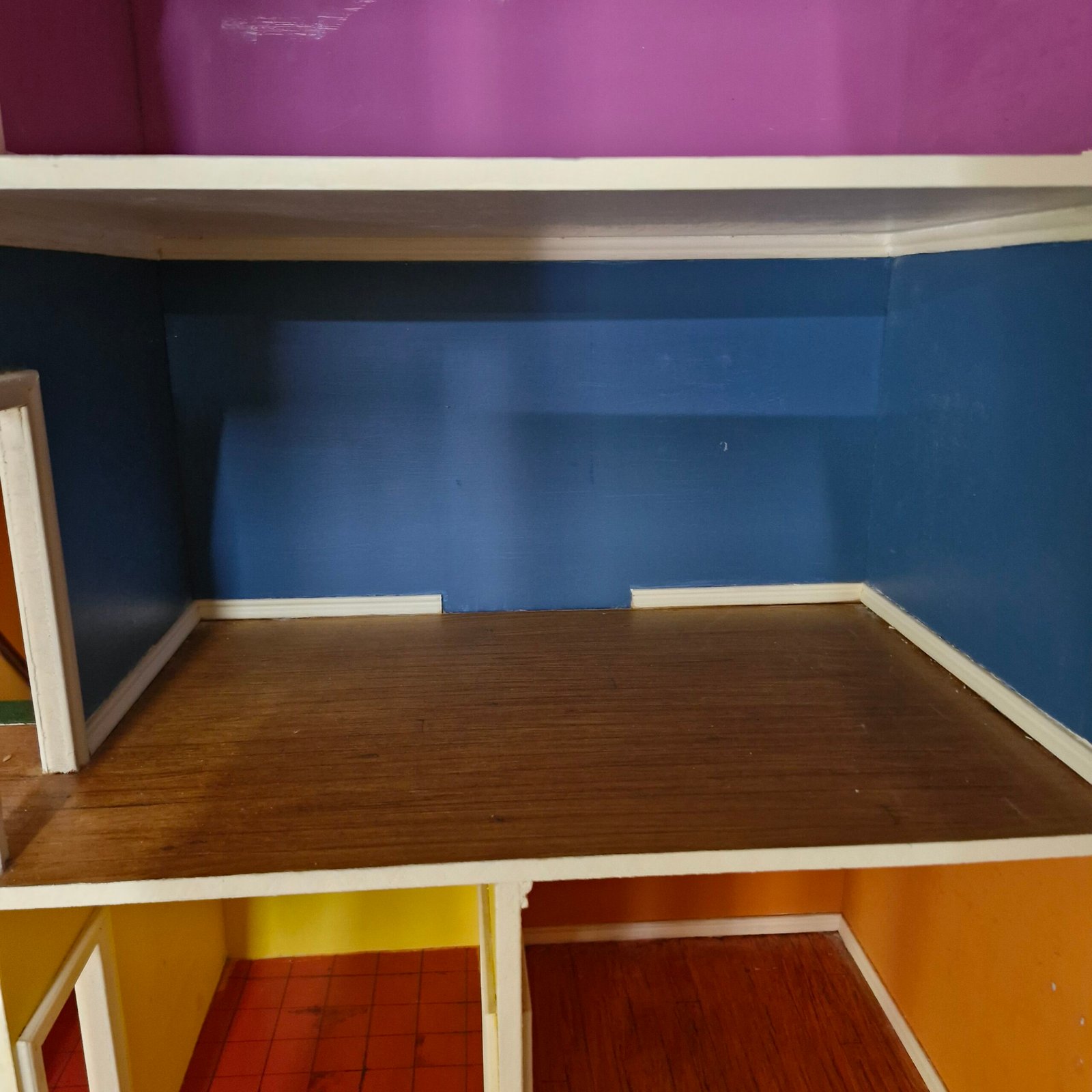 1:12 Scale 11 room Tall House Ready made Decorated 1999 HN309
