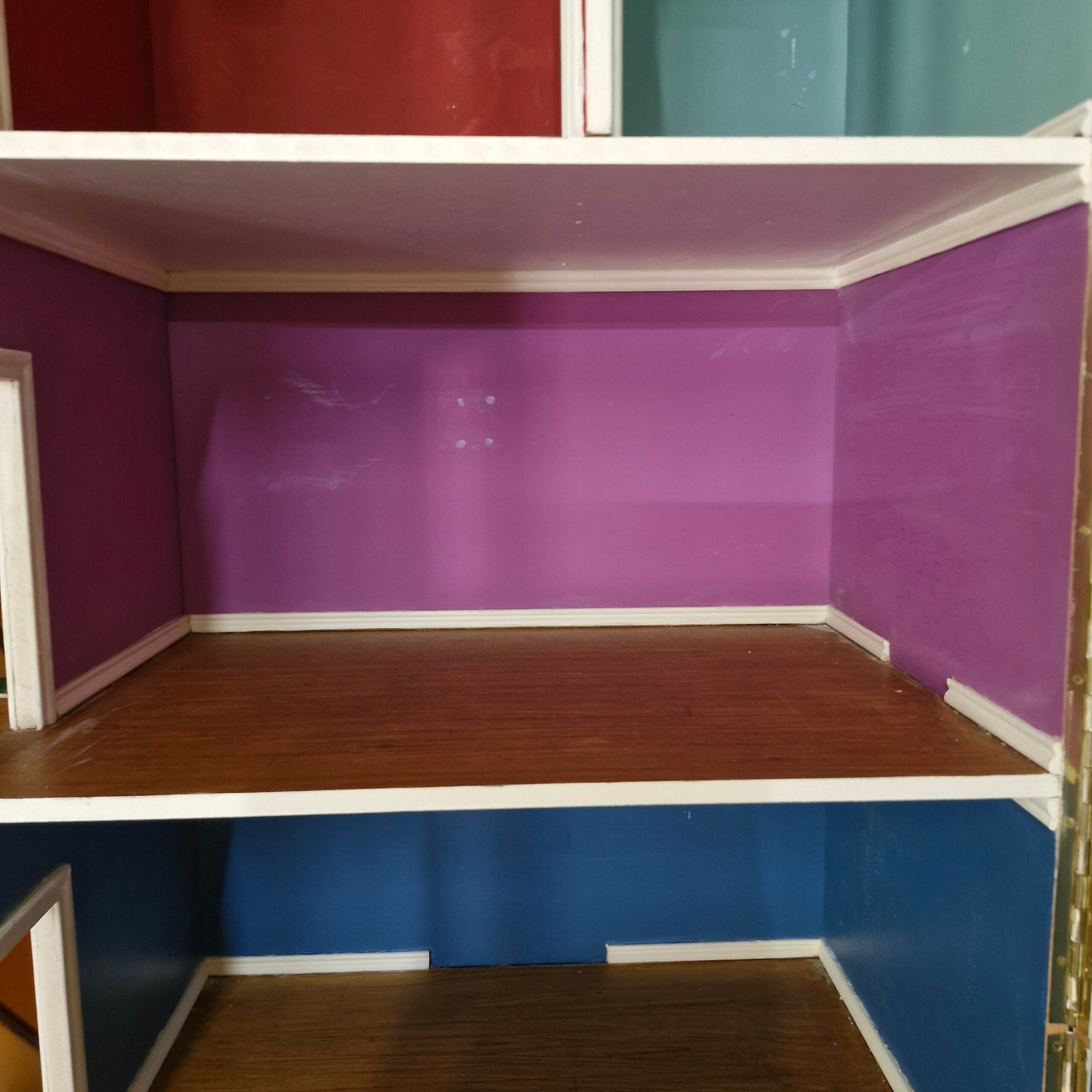 1:12 Scale 11 room Tall House Ready made Decorated 1999 HN309