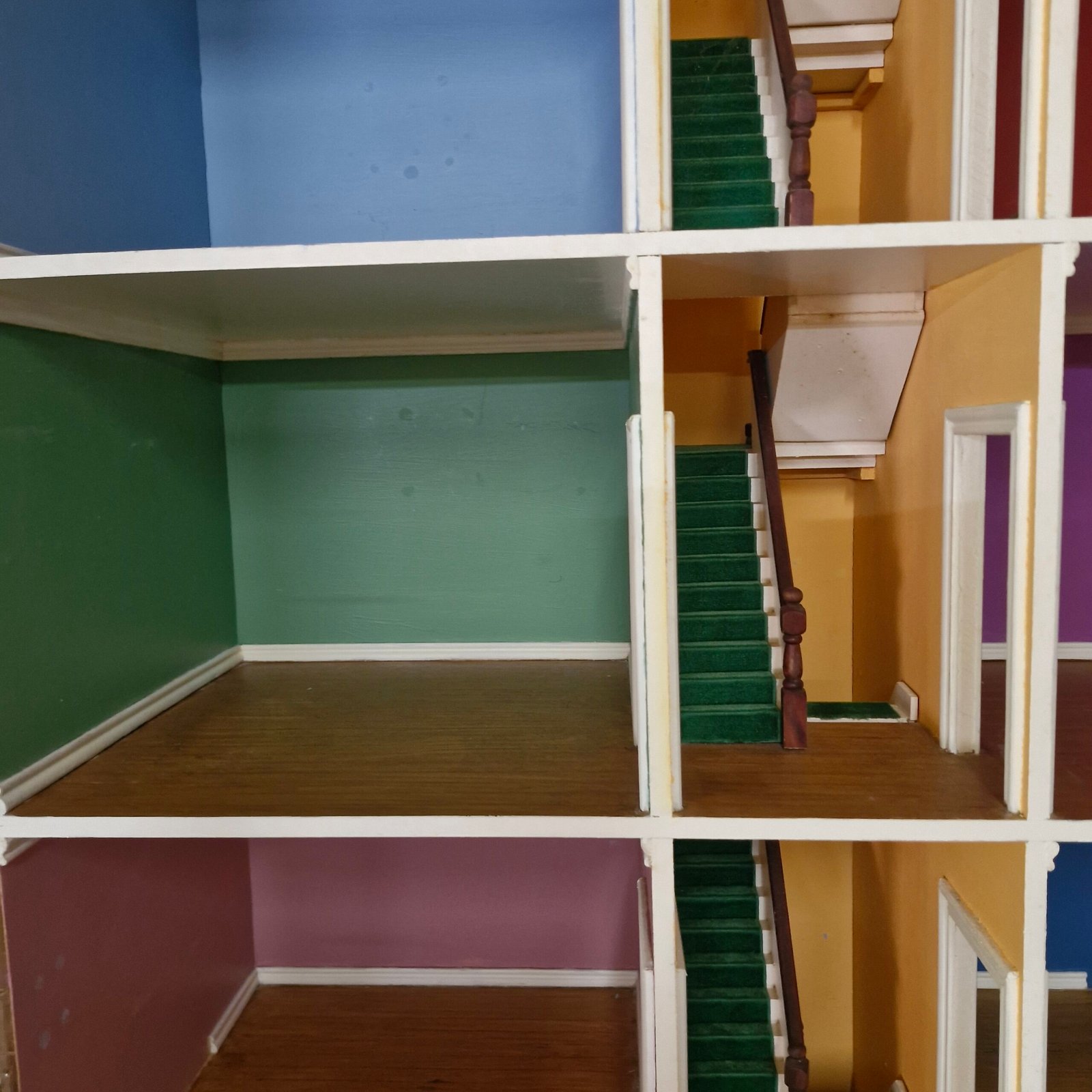 1:12 Scale 11 room Tall House Ready made Decorated 1999 HN309