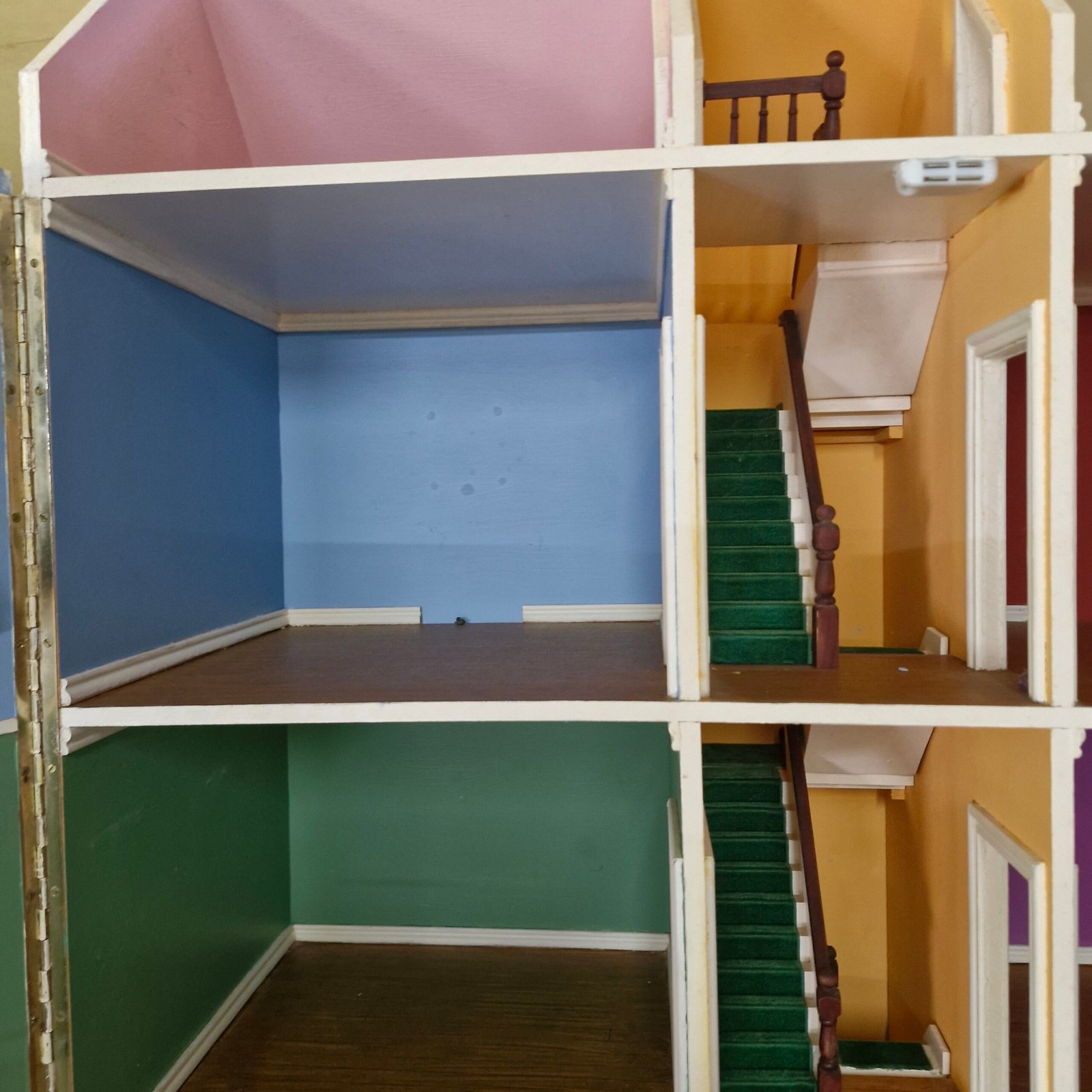 1:12 Scale 11 room Tall House Ready made Decorated 1999 HN309
