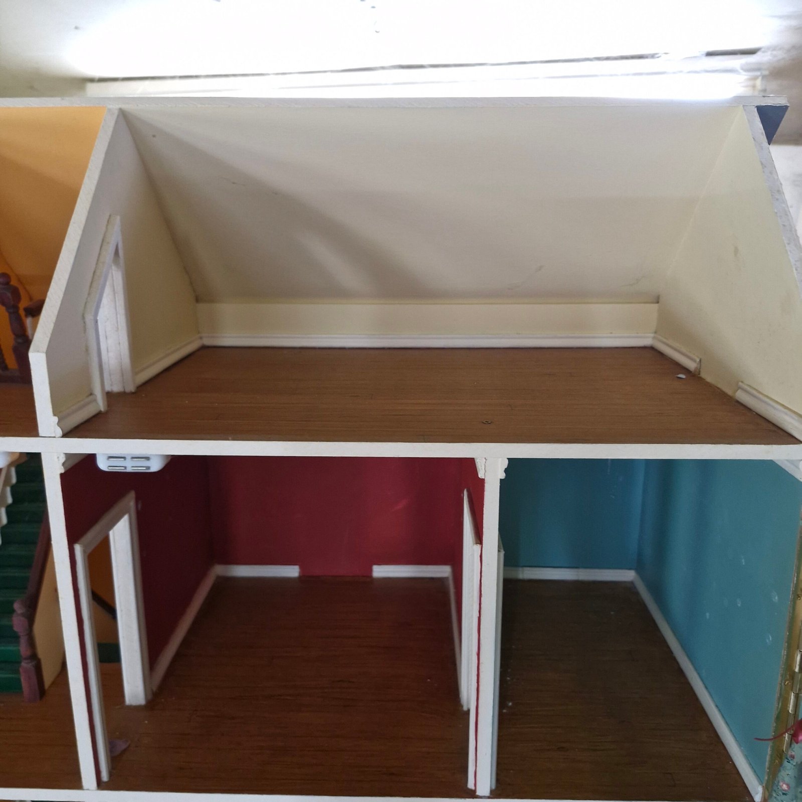 1:12 Scale 11 room Tall House Ready made Decorated 1999 HN309