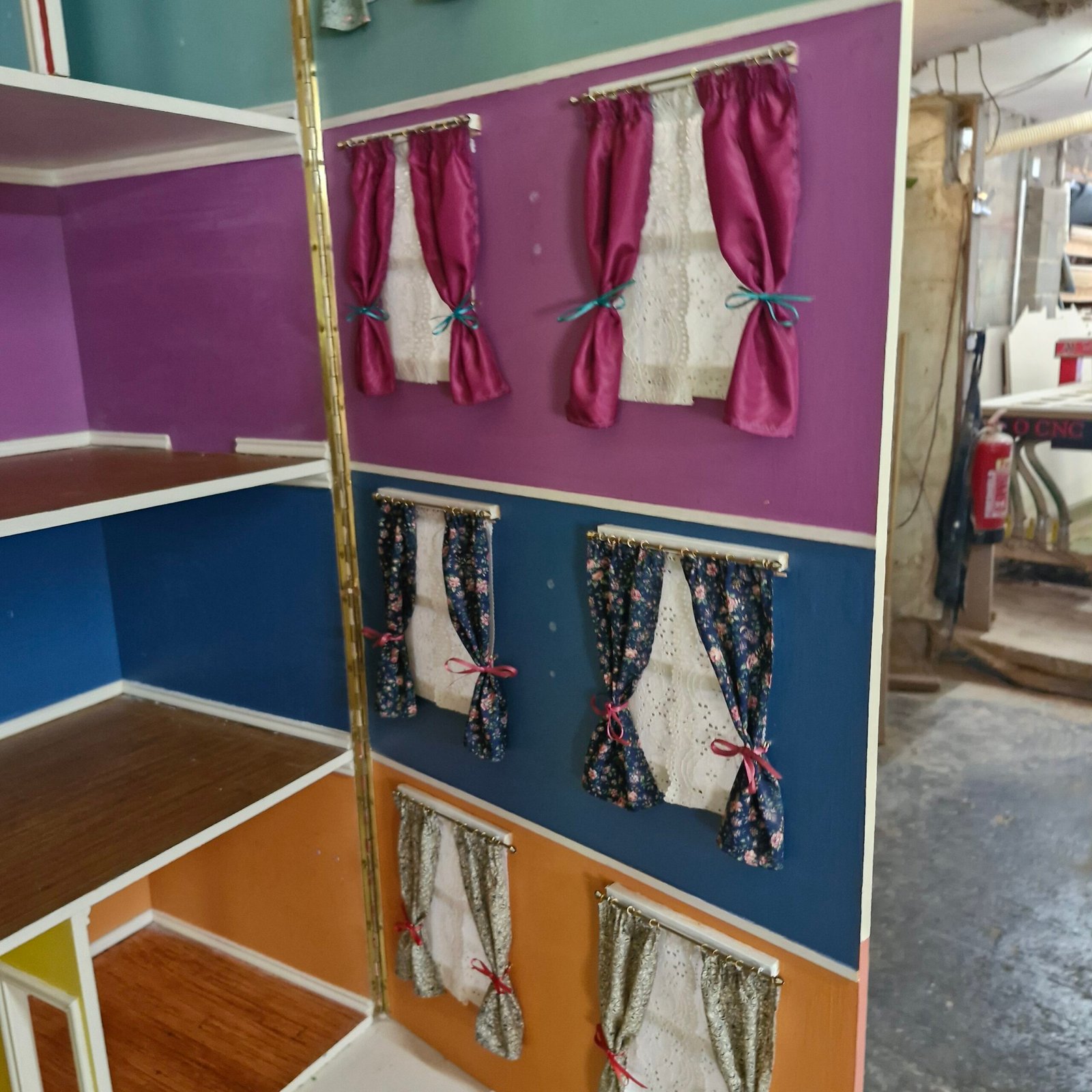 1:12 Scale 11 room Tall House Ready made Decorated 1999 HN309