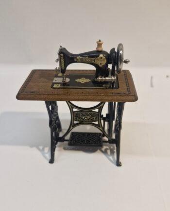 1:12th scale Dolls House, Sewing Machine on Stand    By Bodo Hennig  VEF73