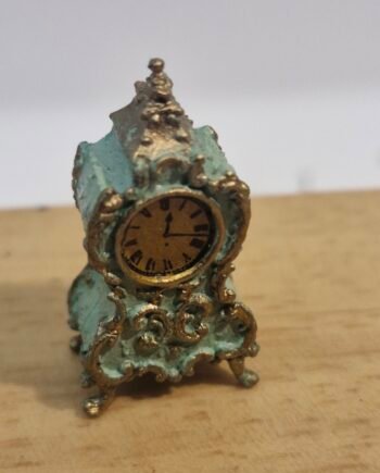 Doll House 12th scale Mantle Clock,  VIN97