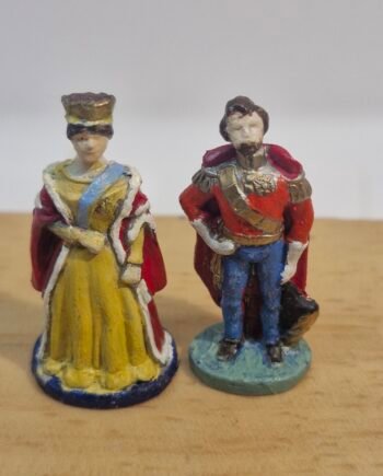 12th scale Dolls House  Figurines  King and Queen  Signed and dated  VIN101