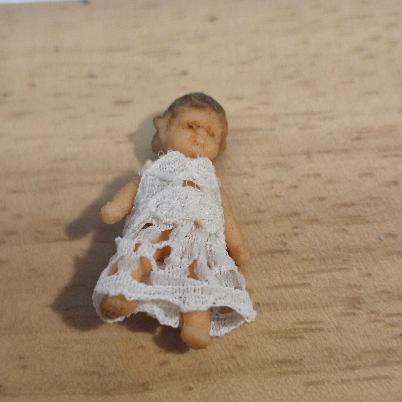 12th scale Dolls House miniature. Dolls House Toy Doll VIN91