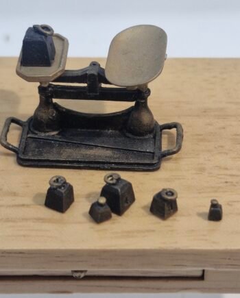 1:12th scale Dolls House, Scales   British made    VIN84