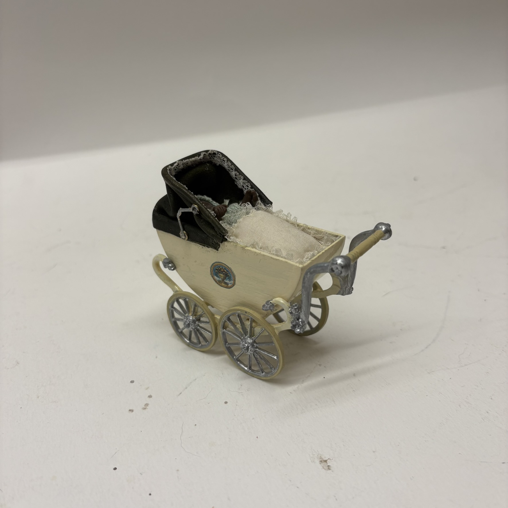 1:12th scale Dolls House- Pram, VEF02