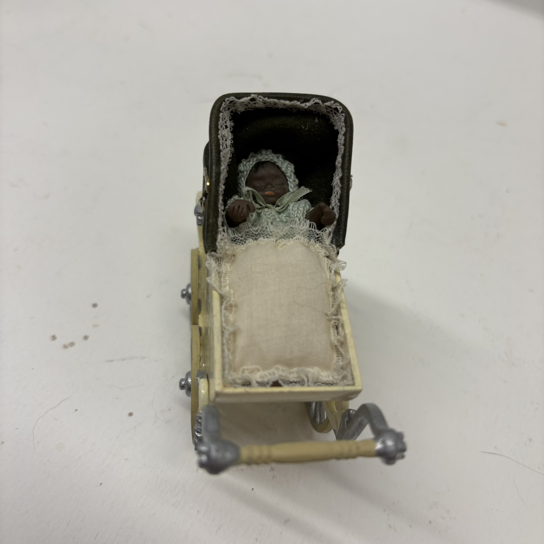 1:12th scale Dolls House- Pram, VEF02