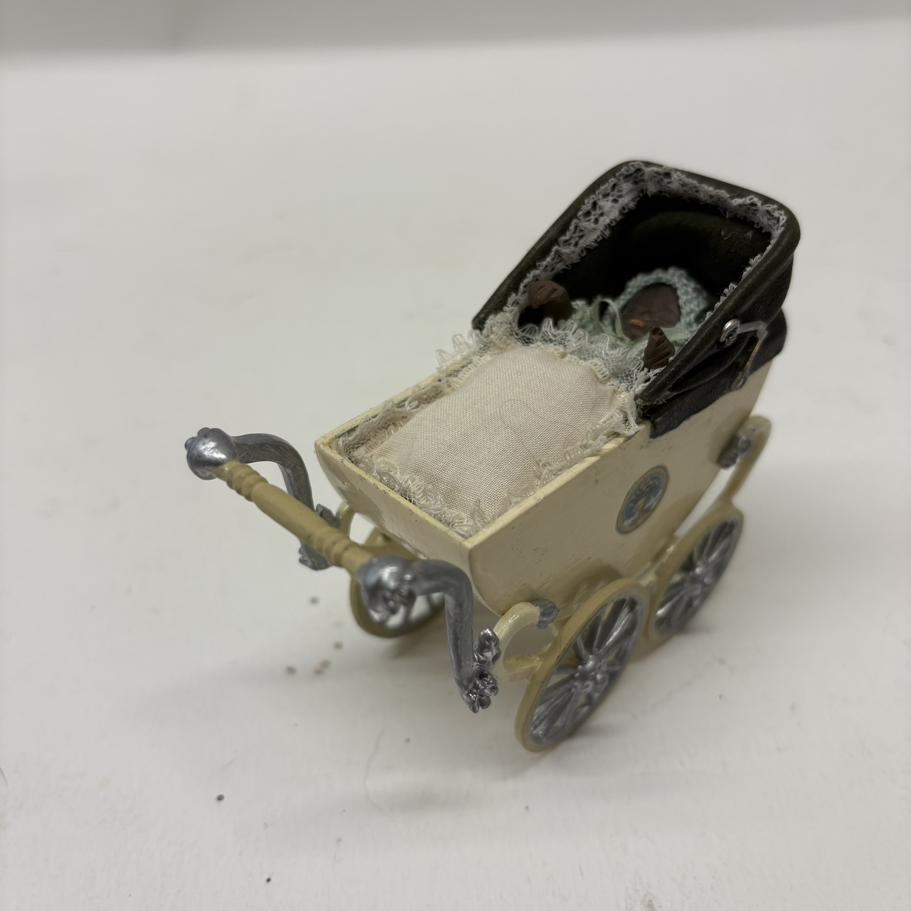1:12th scale Dolls House- Pram, VEF02