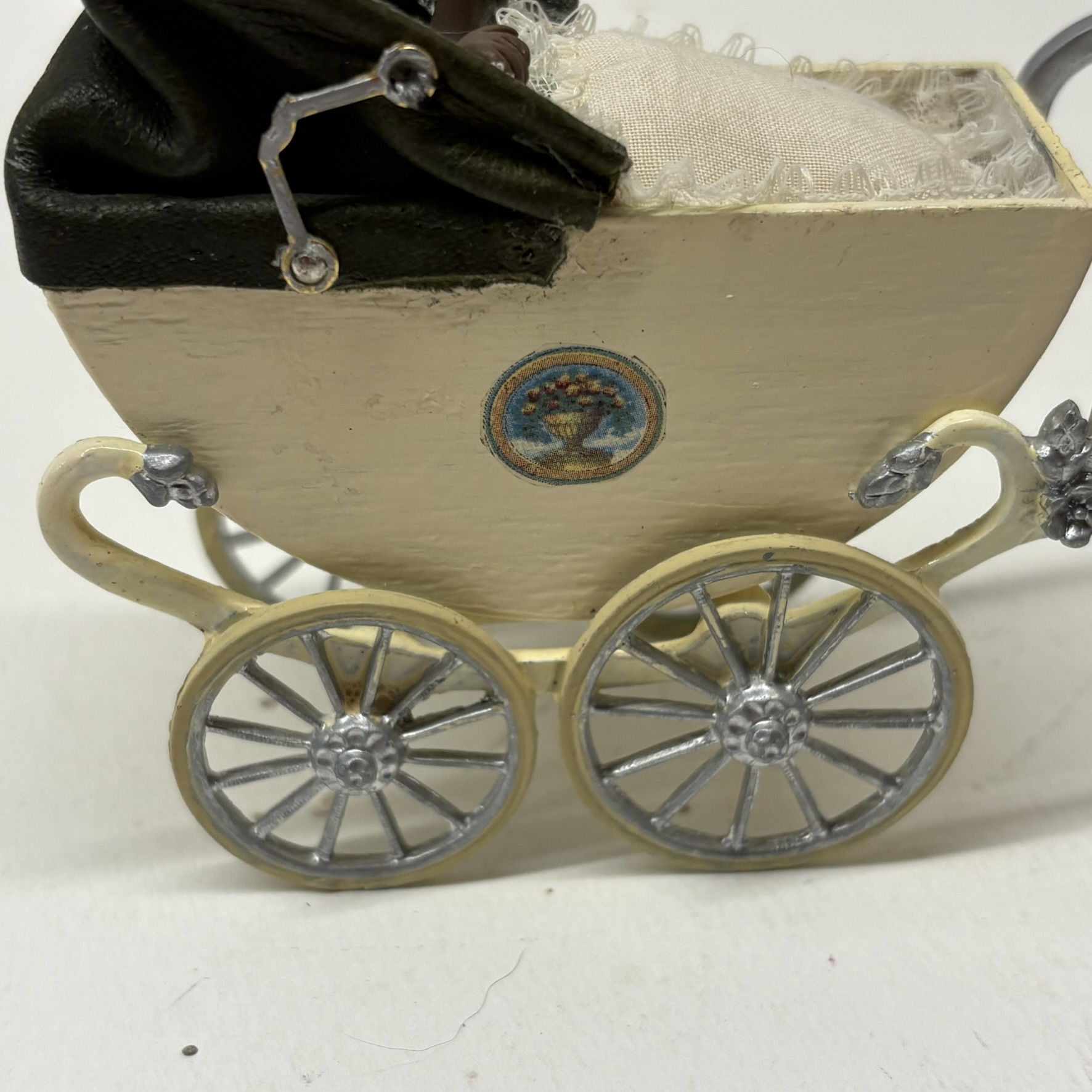 1:12th scale Dolls House- Pram, VEF02