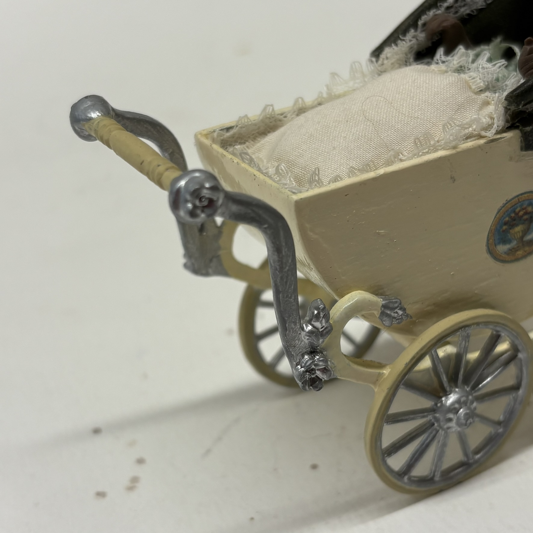 1:12th scale Dolls House- Pram, VEF02