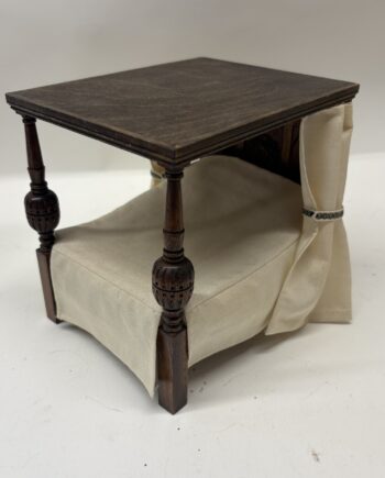 1:12th scale Dolls House- Tudor Bed, VEF05