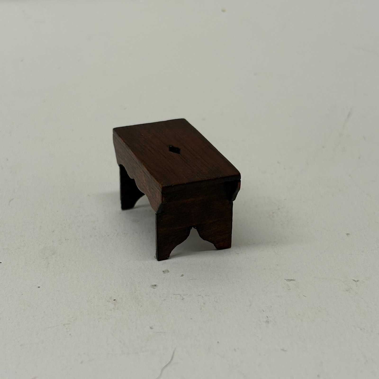 1:12th scale Dolls House- Fine Wooden Stool, VEF08