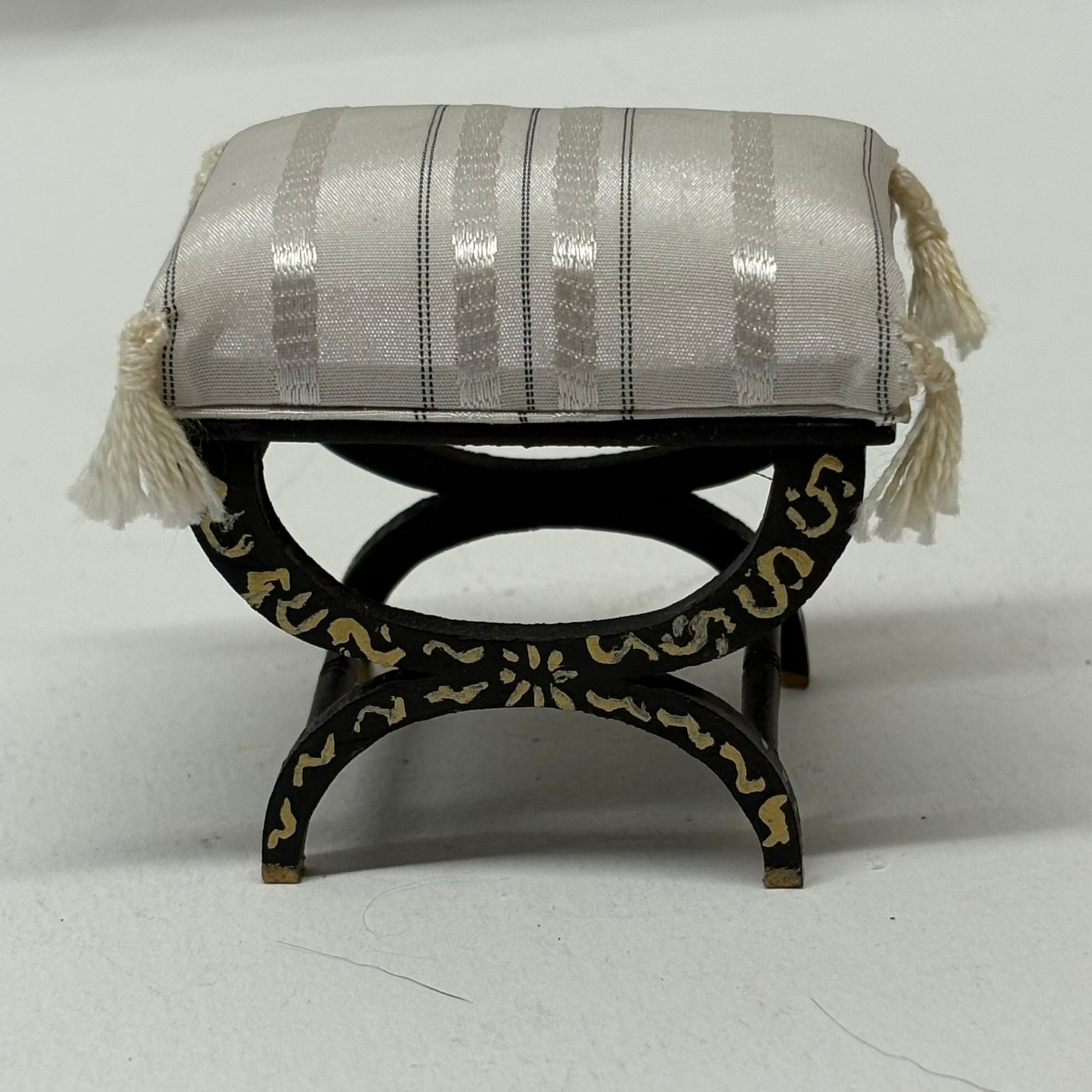 1:12th scale Dolls House Furniture- Padded Stool, VEF14