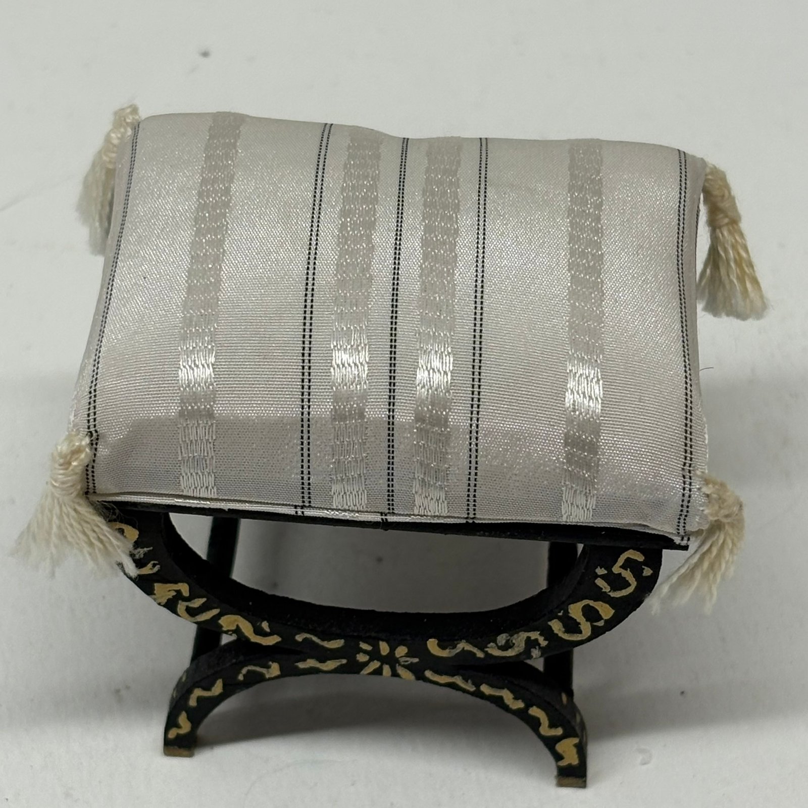 1:12th scale Dolls House Furniture- Padded Stool, VEF14